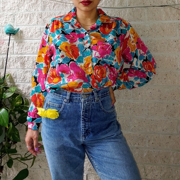 Retro Button-Up Blouse - Picture 3 of 3